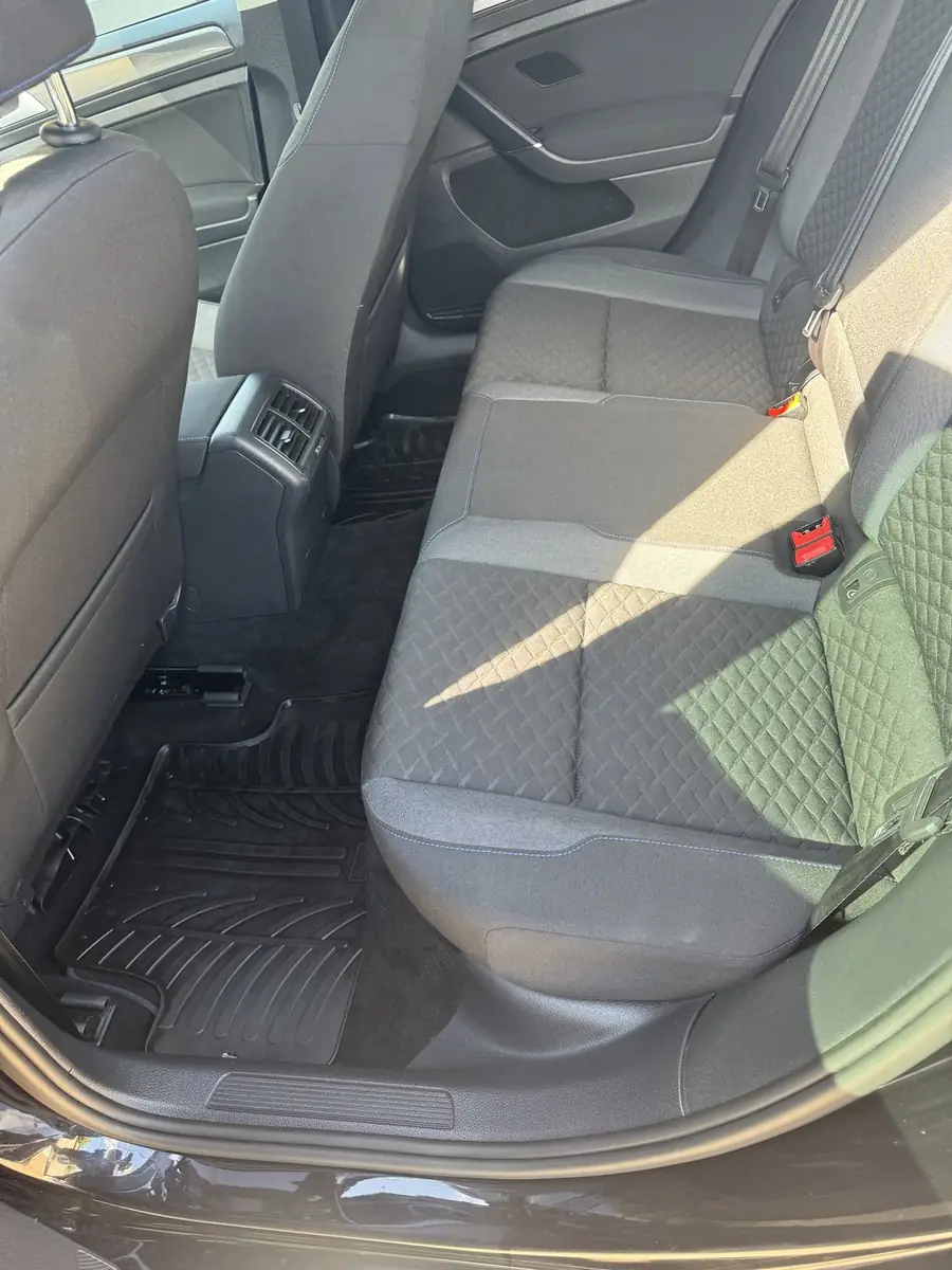 Volkswagen Golf 7, banquette arrière après nettoyage