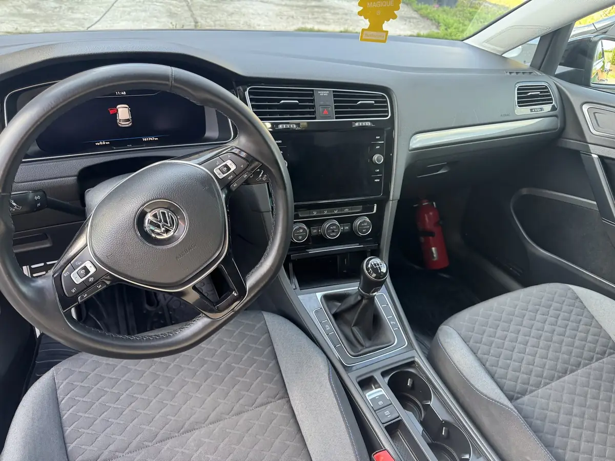 Volkswagen Golf 7, poste de conduite après nettoyage