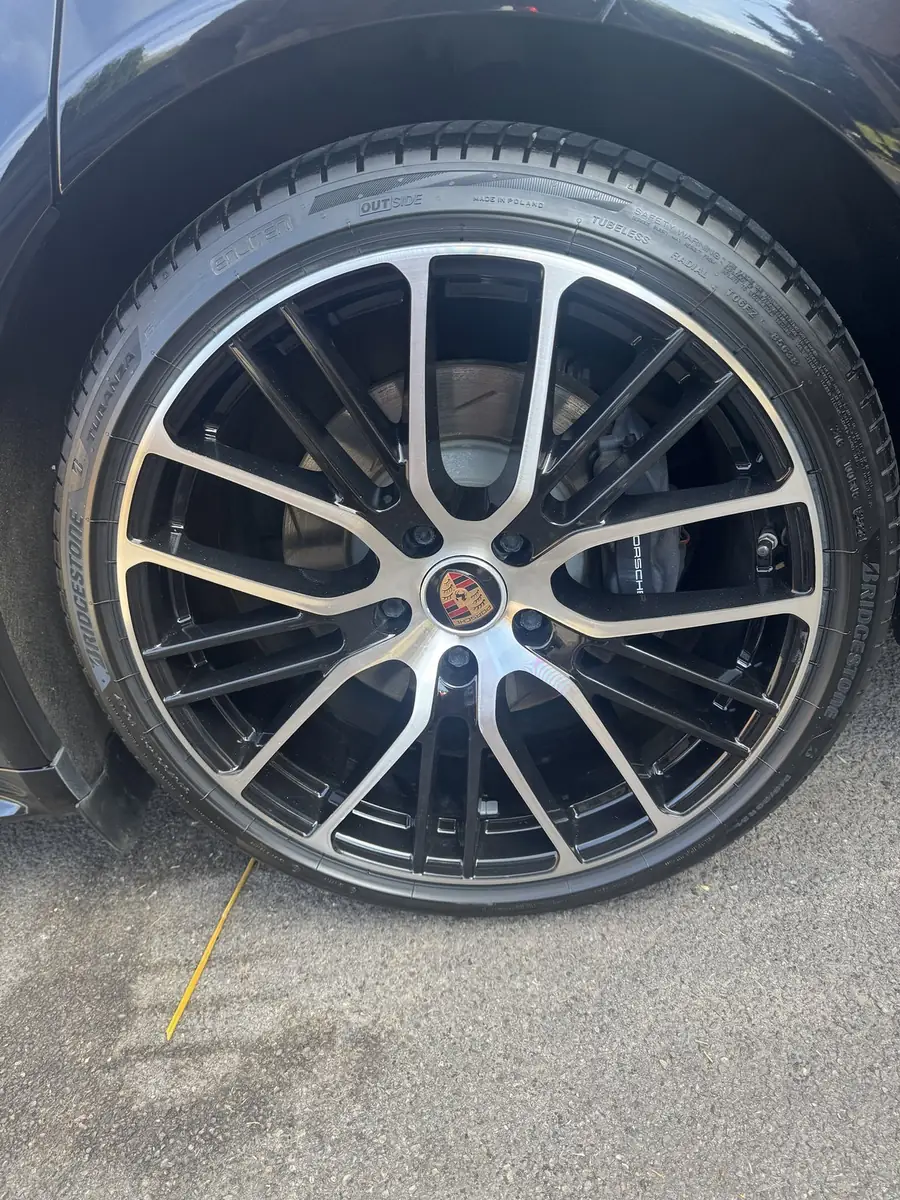 Jante Porsche après nettoyage, brillance retrouvée