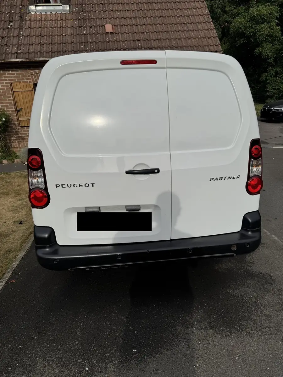 Peugeot Partner, portes arrière, extérieur après nettoyage