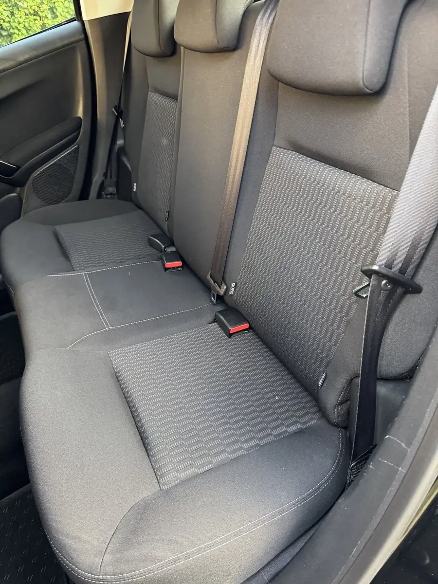Peugeot 2008, banquette arrière après nettoyage