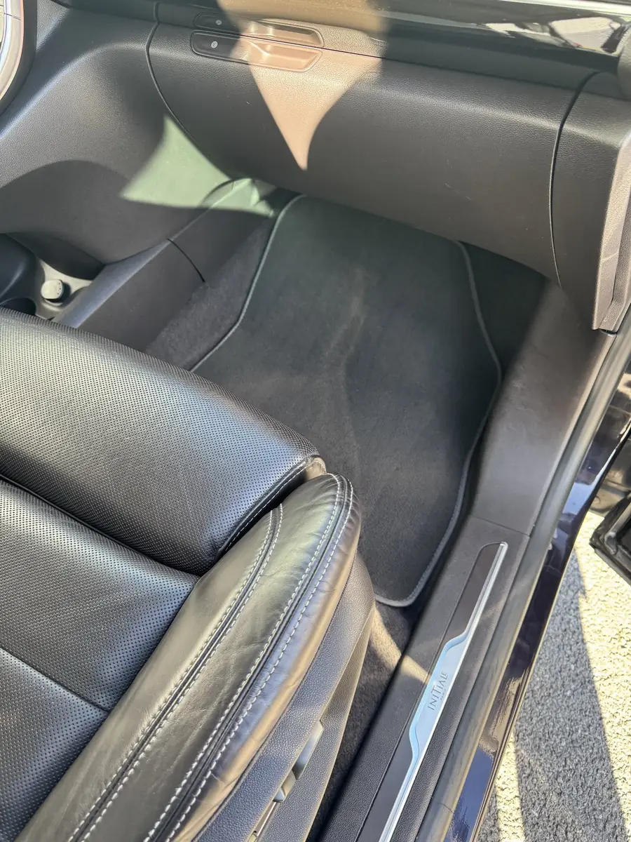 Renault Espace, plancher conducteur après nettoyage
