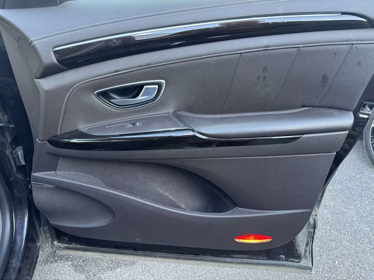 Renault Espace, panneau de porte arrière avant nettoyage