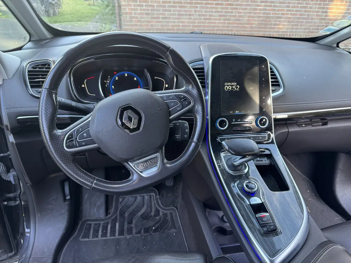 Renault Espace, tableau de bord avant nettoyage